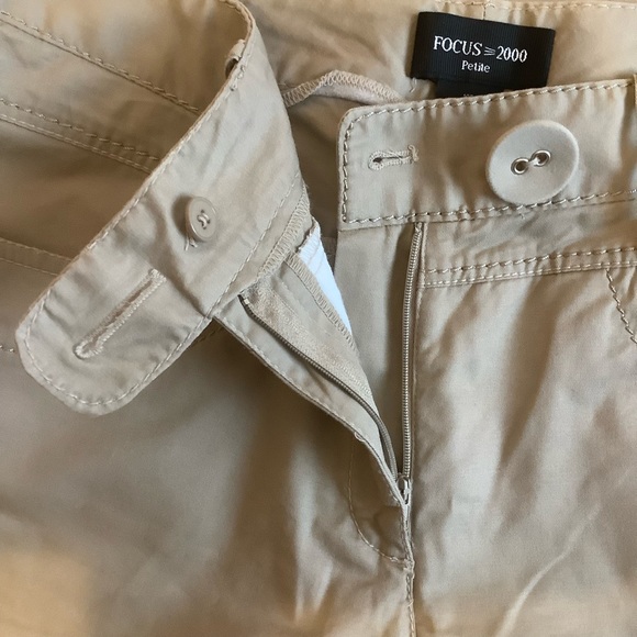 FOCUS 2000 WOMENS PETITE TAN CAPRI CROPPED PANTS/ Size 10P - Picture 6 of 10